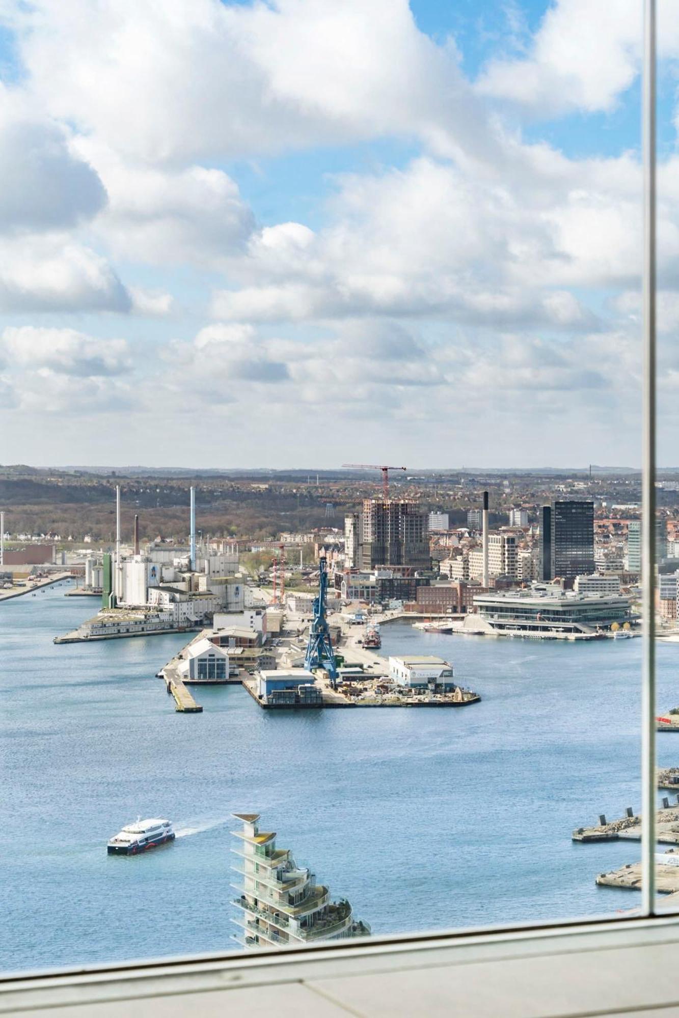 Apartment Above The Clouds On 42nd Floor Aarhus