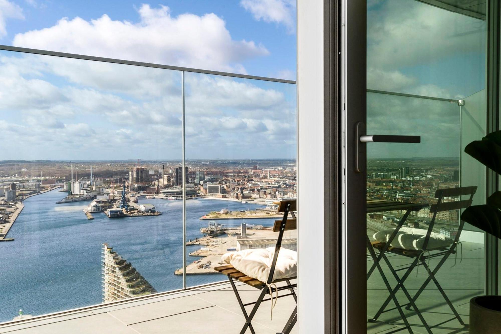 Above The Clouds On 42nd Floor Apartment Aarhus