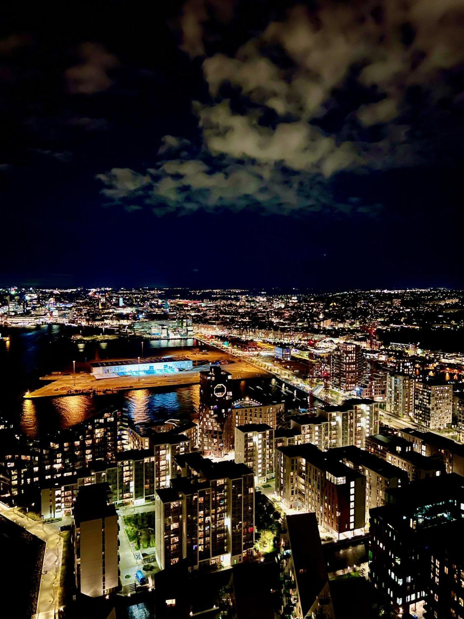 Above The Clouds On 42nd Floor * Aarhus
