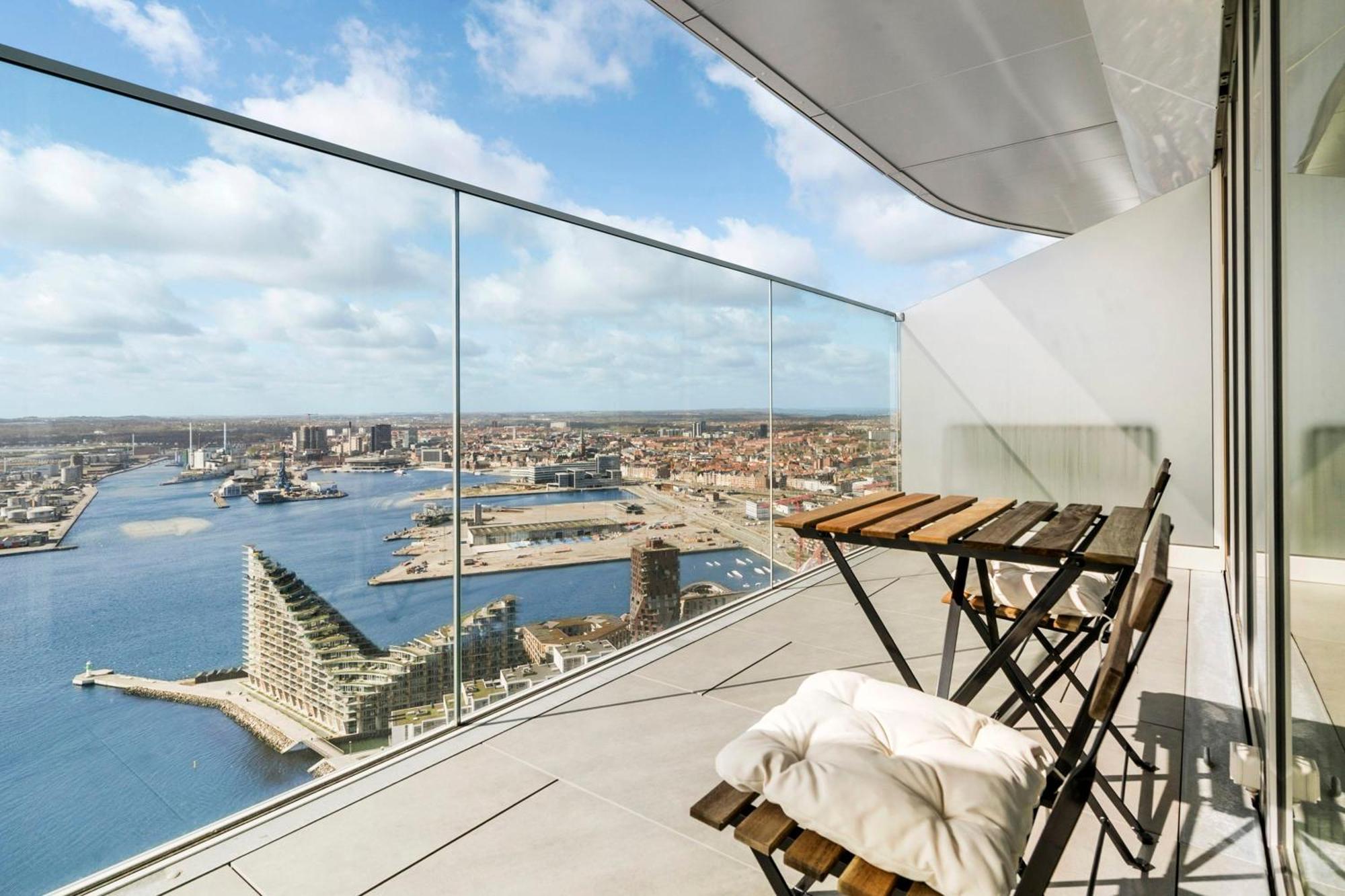 Above The Clouds On 42nd Floor Apartment Aarhus