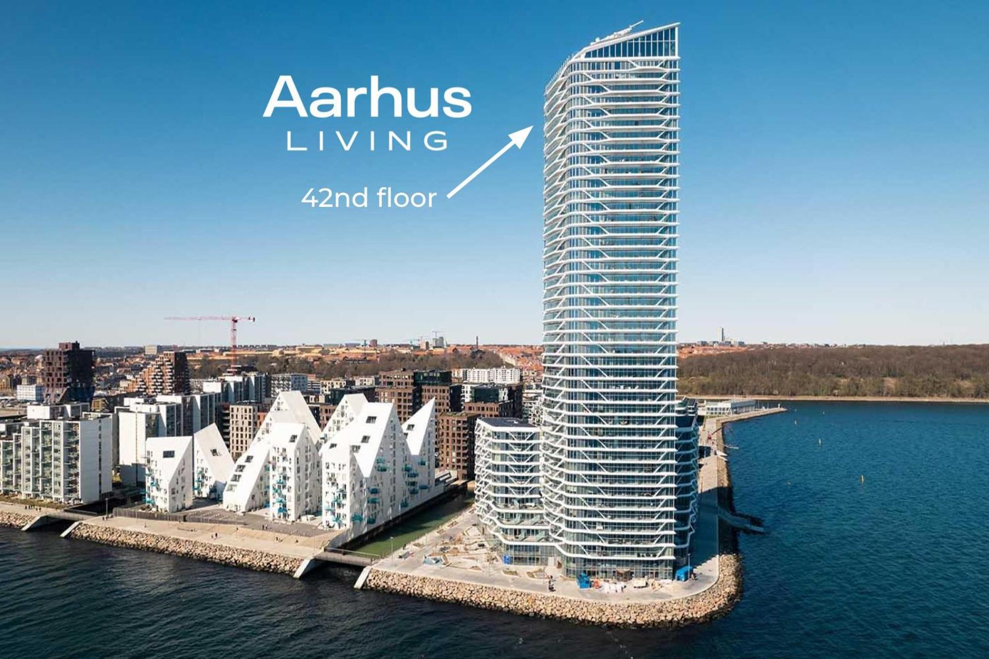 Apartment Above The Clouds On 42nd Floor *